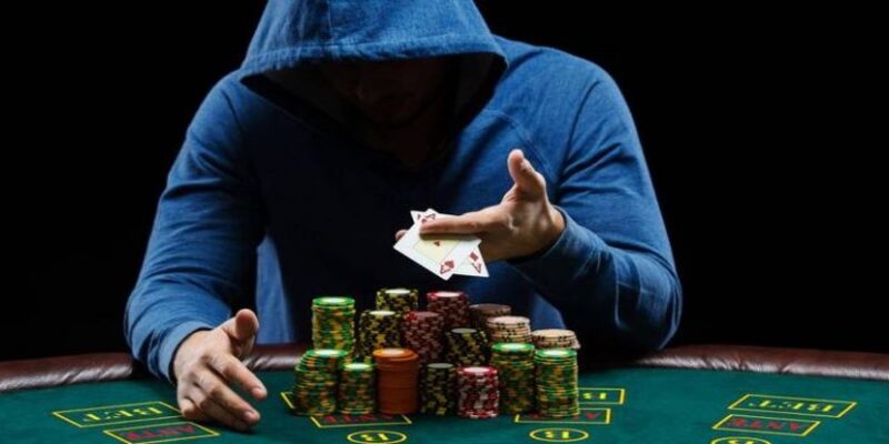 Người chia bài Poker có vai trò gì? 